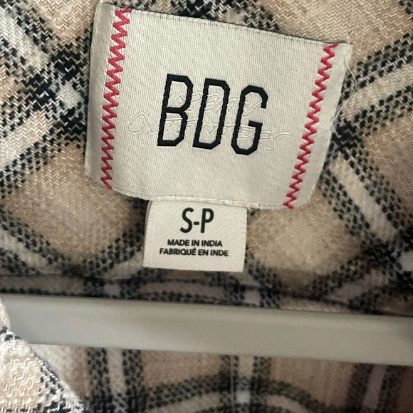 NWT Bdg Dakota Cropped Flannel Button-Down Shirt Size Small - Picture 4 of 8